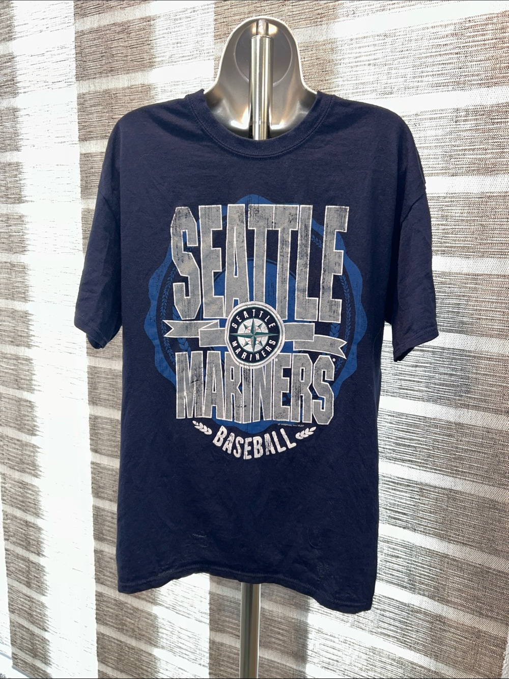 Vintage 1990’s era Men's Navy Short Sleeve Seattle Mariner’s Crewneck Tee